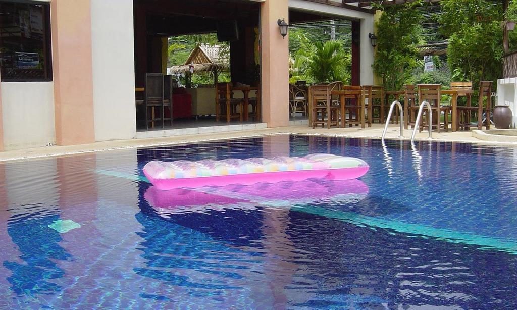 Karon Beach Pool Hotel Phuket Buitenkant foto