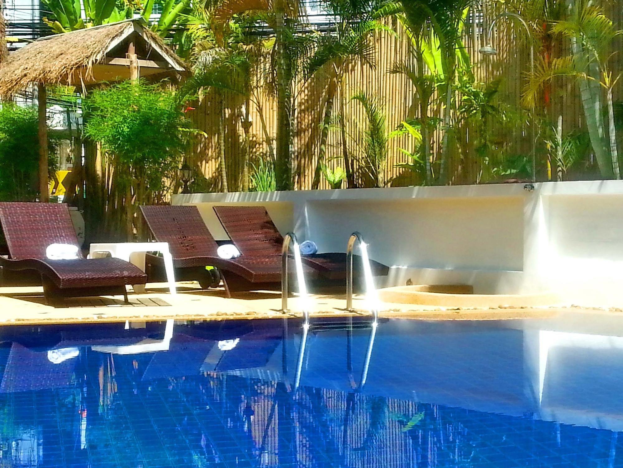 Karon Beach Pool Hotel Phuket Buitenkant foto